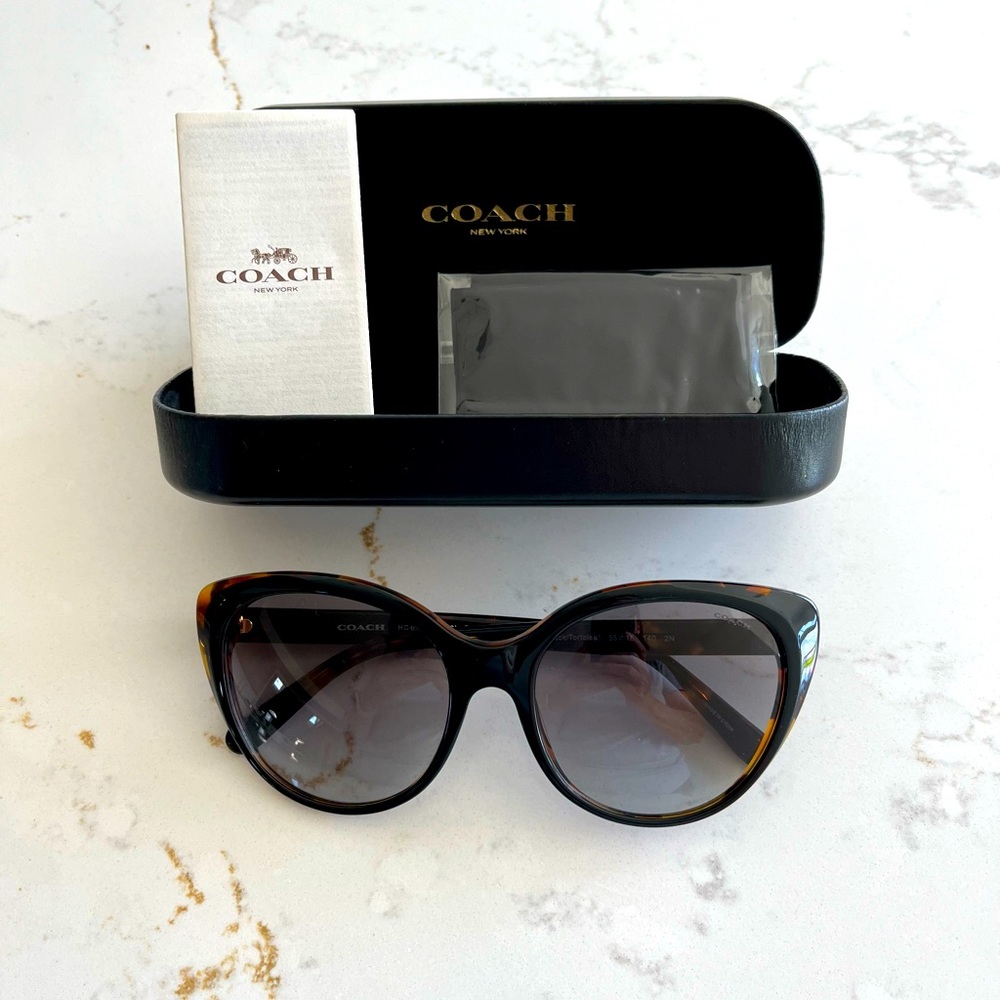 Coach Sunglasses NWOT Tortoise Frame Black Lens  & Case
